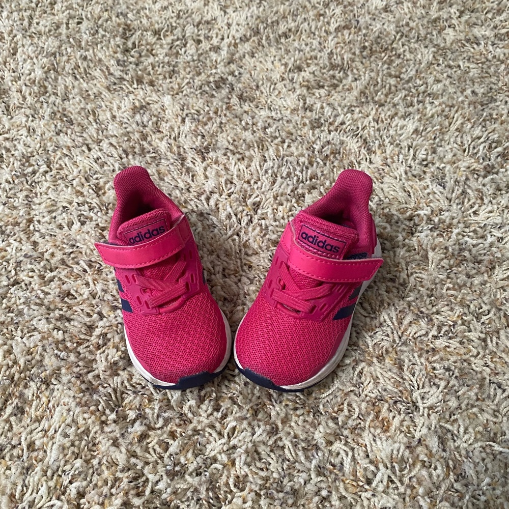 Adidas kids size 4